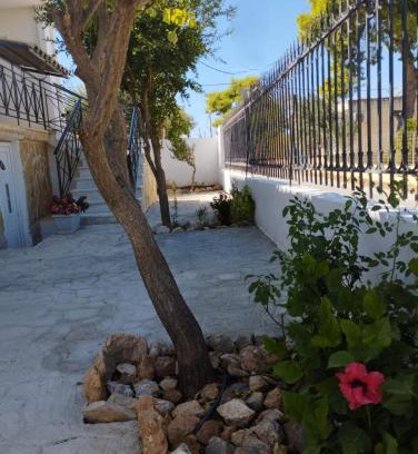 Salamis House | παραδοσιακό και ήρεμο καταλυμα