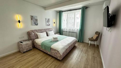 Almaty Apartment | Городской поцелуй