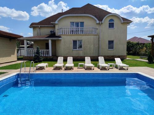 Boryspil House | Дом с бассейном и сауной