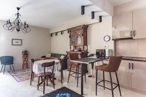 Sololaki Apartment | Квартира с террасой в Тбилиси.