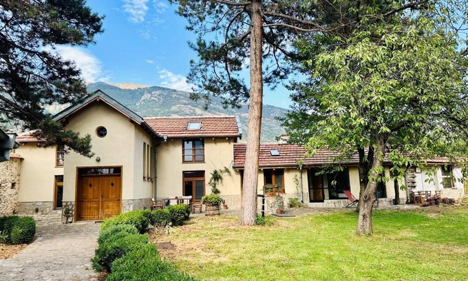 Karlovo House | Подковите