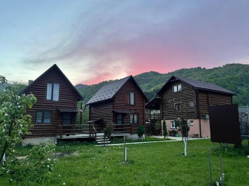 Rakhiv House | ШОВКОВА КОСИЦЯ