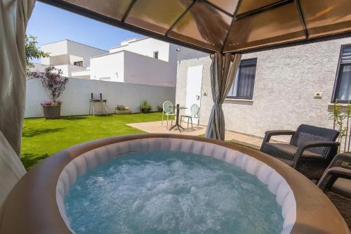 Bruchim Qela' Alon Apartment | צימר נחלים - בקיבוץ הגושרים