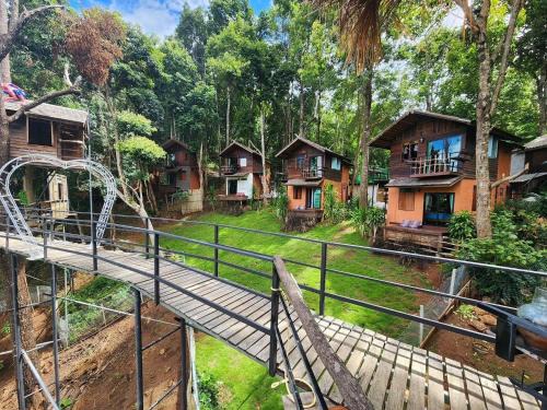 Mae On Bed & Breakfast | บ้านต้นไม้แม่กำปอง Baan TONMAI MAEKAMPONG