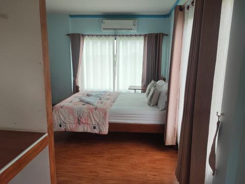 Bang Khu Rat Hotel | โรงแรมรักบัว