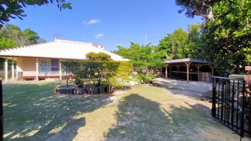 Motobu House | 古民家コテージ やんばるの家 "Yanbaru house" Traditional Okinawa Cottage