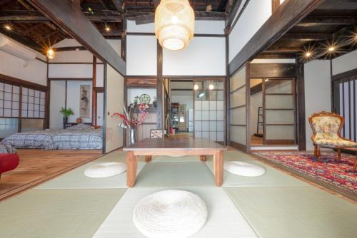 Isumi House | 古民家ワーケーション ふふ庵｜駅徒歩5分｜ゆる旅｜屋根在りBBQ施設｜テレワーク