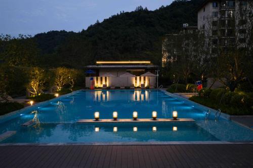 Wulingyuan Hotel | 张家界叁禾溪居-Free one way pick up service over 2 nights