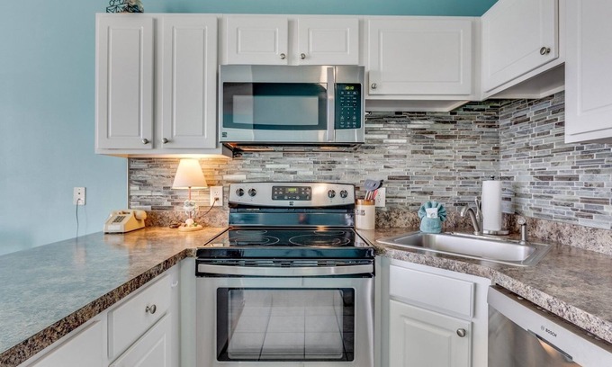 Wilmington Beach Condo | 0402 Modern Greece 1 Bedroom Condo