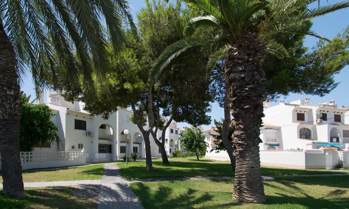 Torrevieja Ski Chalet | 079 BBQ - Pool - AC/WIFI
