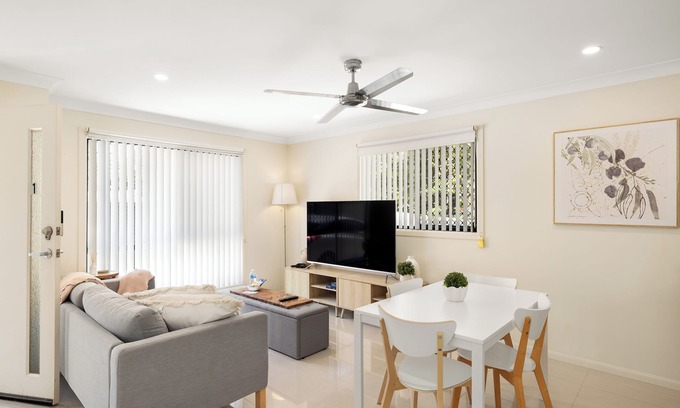 Sunnybank Apartment | 1 Bdr Apt! Clean with 2 Parking Spaces! 1144D1