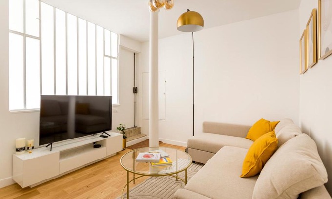 2nd Arrondissement Apartment | 1 BDR Bourse -Opera with AC