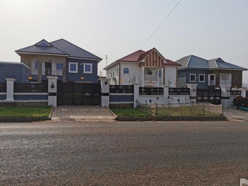 North Legon House | 1 Bed Apartment Sleeps 2 - Parking Garden Wifi