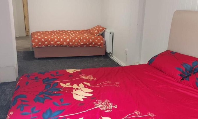 Parkgate Apartment | 1-Bed Apt Sleeps 3 near Parkgate Rotherham