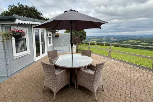 Saint Ann's Chapel House | 1 Bed Cabin-Sleeps 2 Hot Tub Garden Pets Views