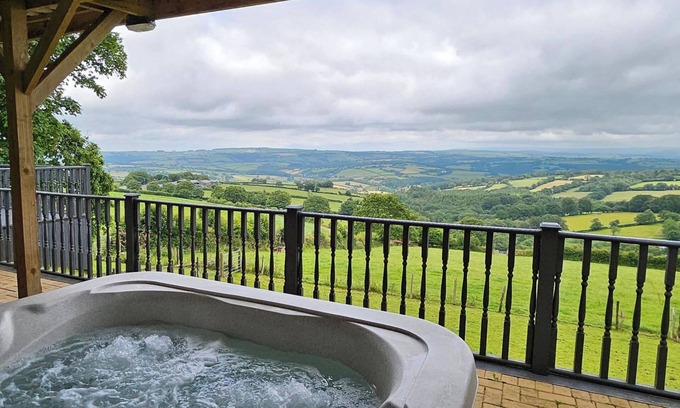 Saint Ann's Chapel Cabin | 1 Bed Cabin-Sleeps 2, Hot Tub, Garden, Views, Pets