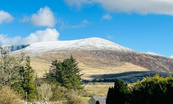 Llanllyfni House | 1 Bed Sleeps 2 Parking Pets Allowed
