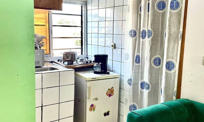 Douala Apartment | 1 Bed Studio Sleeps 2 - Canal View, Wifi, Parking