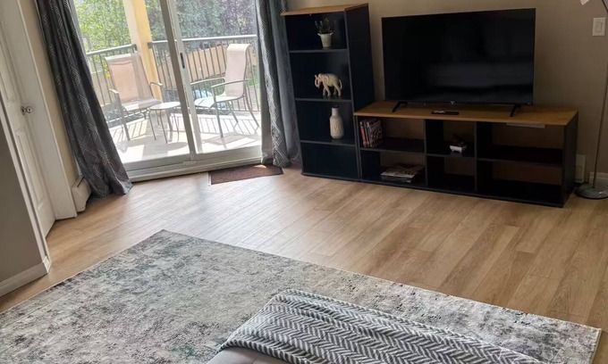 Jasper Place Condo | 1 Bedroom/1Bed- 3 mins to West Edmonton Mall,