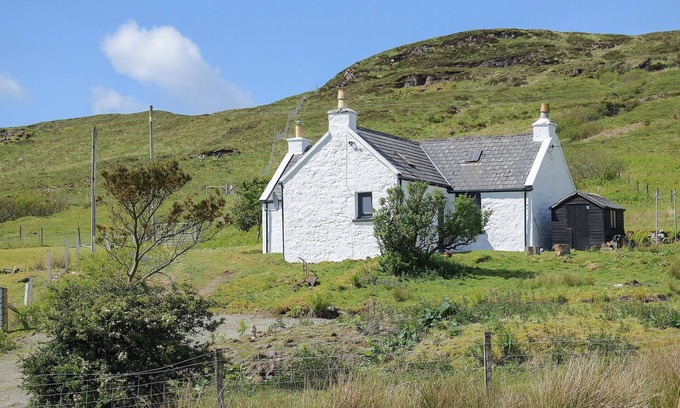Skinidin Cottage | 1 bedroom accommodation in Dunvegan, near Portree