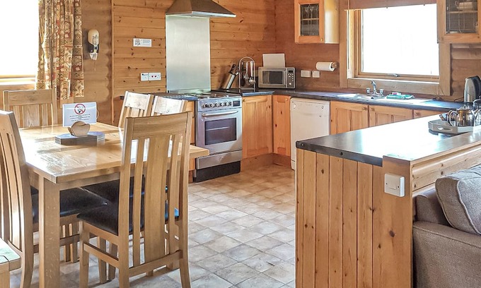 Pentrefelin Ski Chalet | 1 bedroom accommodation in Llandeilo, Nr Carmarthen