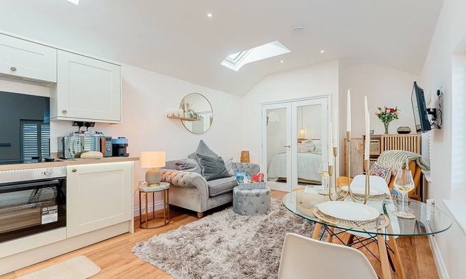 Hoylake Cottage | 1 bedroom accommodation in Meols, Wirral
