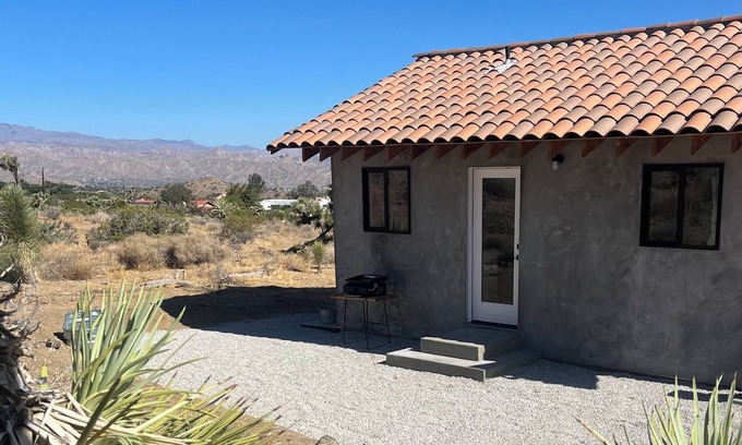 Yucca Valley Cottage | 1-bedroom cottage by Joshua Tree National Park entrance. AC, WiFi close to town
