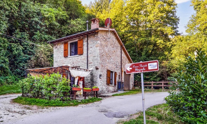 Ortignano Raggiolo House | 1 bedroom pet friendly home in Ortignano Raggiolo
