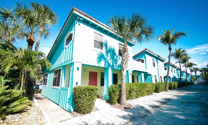 Palm Beach Shores Apartment | 1-Bedroom Rental w/Ocean Views