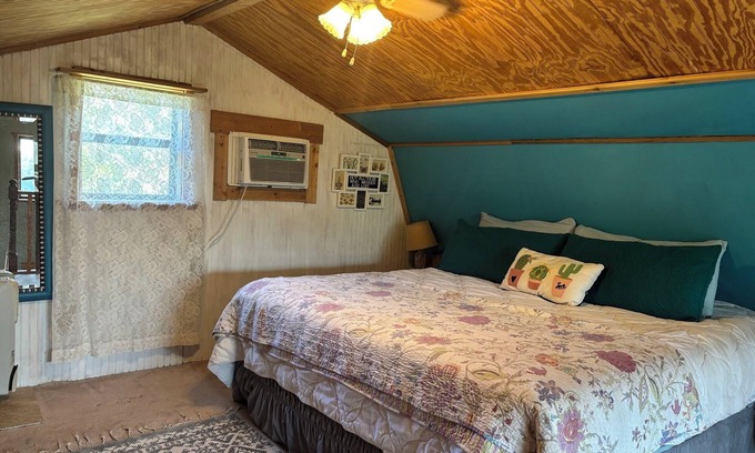 Hays County Cottage | 1 Bedroom Vacation Cottage in San Marcos/Wimberley, TX