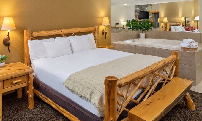 Rothschild Hotel | 1 King Whirlpool Suite With Access to Pool, Hot Tub, and Gym