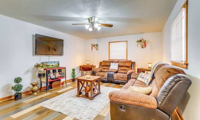 Mountain View House | 1 Mi to Dtwn Mountain View: Home w/Deck