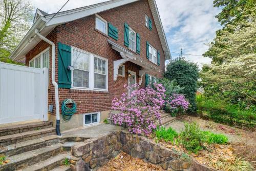 Roanoke House | 1 Mi to Dtwn Roanoke Home with Yard and Mtn View!