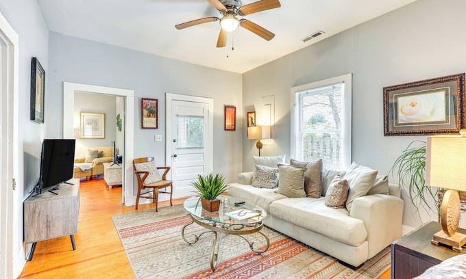 Wilmington Cottage | 1 Mi to Dtwn Wilmington: Quiet Cottage w/Deck