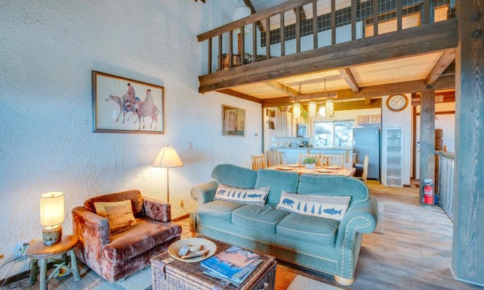 Tahoe Village House | 1 Mi to Stagecoach Lift! Homey Tahoe Townhome