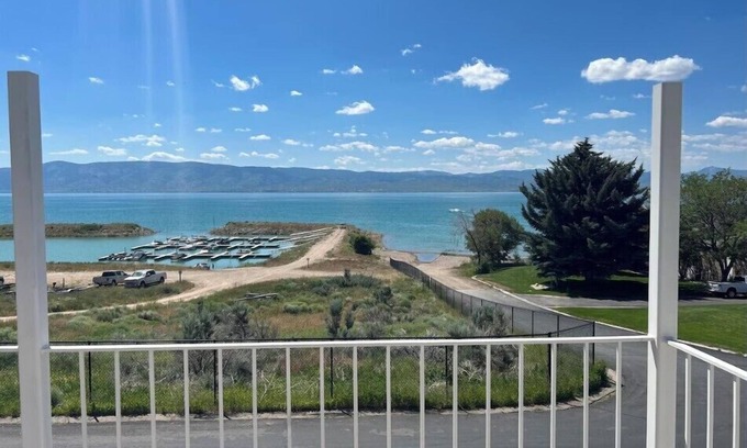 Dingle Cabin | 1-Min Walk to Private Beach, Lake Views, Pickleball, Gated Community!