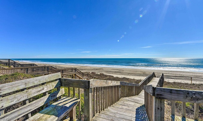 Emerald Isle Apartment | 1 Ocean Fun:' Emerald Isle Apt, Steps to Beaches!