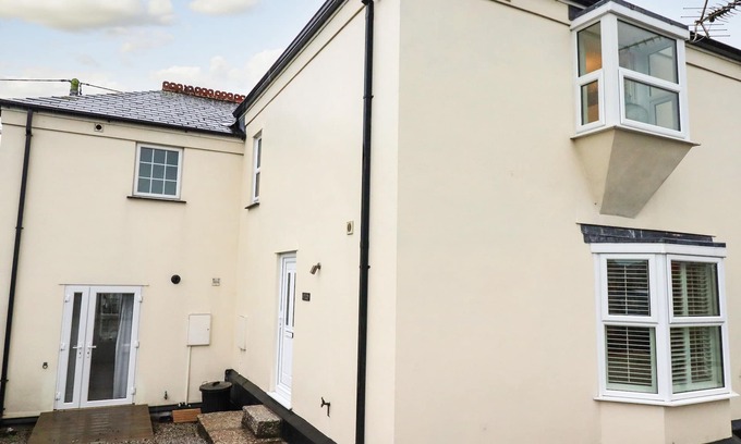 Lostwithiel House | 1 OLD TALBOT COTTAGES, pet friendly, with a garden in Lostwithiel