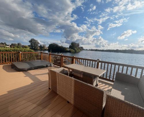 Tattershall House | 1 Waterski