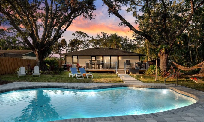 Palma Sola House | 10 min to AMI | 15 min to IMG | Heated Pool