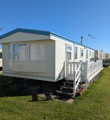 Ingoldmells Ski Chalet | 104-2 coral beach 8 berth 4 ADULTS MAX LEAD PERSON MUST BE OVER 30