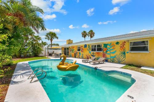 Golden Beach Estates House | 105 Bay Dr N