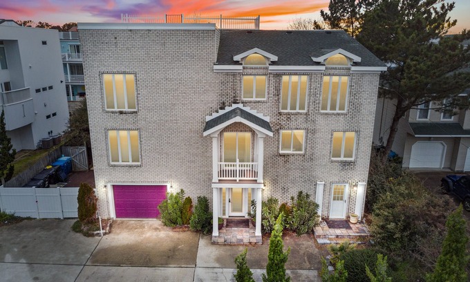 Croatan Beach House | 10Bd/10Ba Large Beach Home, Indoor Pool In Virginia Beach