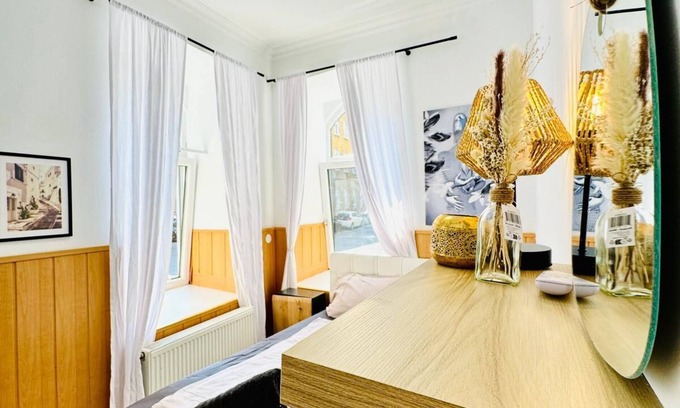 Ottakring Apartment | 10BR Apt for Groups 8Min to Rathausplatz