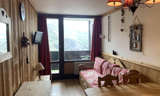Les Menuires Apartment | 10m from ski slopes, 7th floor, balcony, ski locker, 22m², Les Menuires