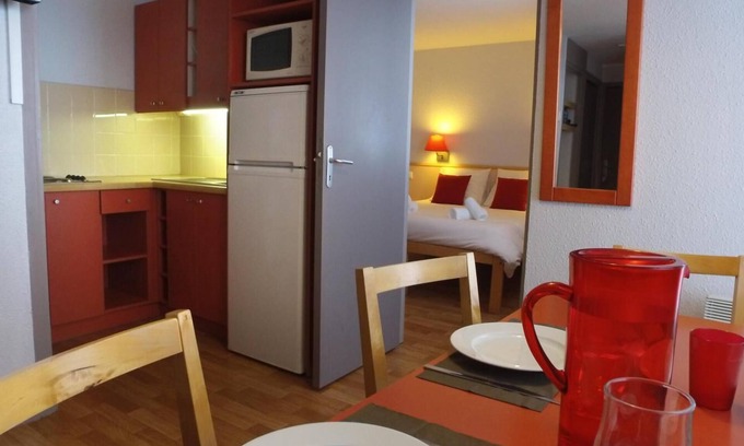 Prapoutel Apartment | 10m from ski slopes, parking, tv, ski locker, 60m², Les 7 Laux