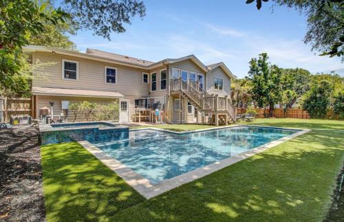 Isle of Palms House | 11 43rd Avenue by AvantStay Pool Close to Beach