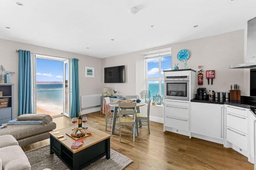 Torcross Apartment | 11 At The Beach