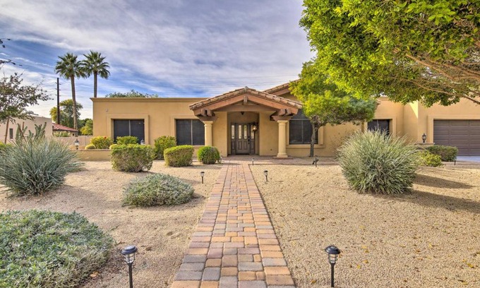 Tempe House | 11 Mi to Phoenix Tempe Escape with Patio and Bar!