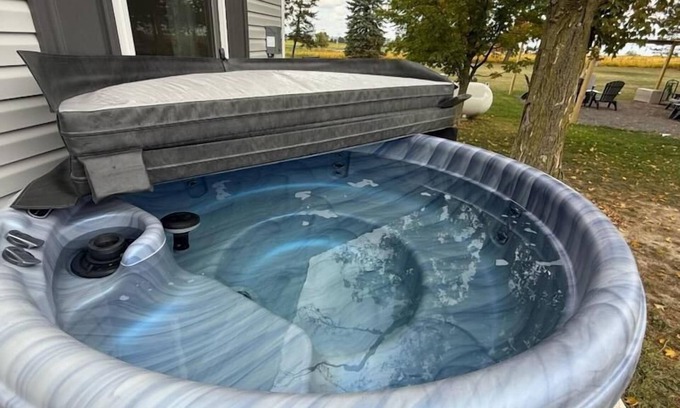 Town of Milo House | 12 Guest | New Hot Tub | Fire Pit | Near Wineries